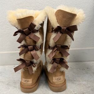 UGG Brown Boots with Cream Shearling and Bows
